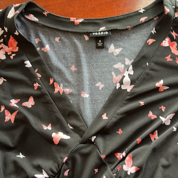Torrid Butterfly Print Black Dress with Flutter Sleeves Plunge Neckline Size 0 - Picture 5 of 8